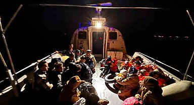 Ezine açıklarında 26 kaçak göçmen yakalandı