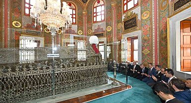 Fatih Sultan Mehmet vefatının 543'üncü yılında kabri başında anıldı