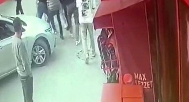 Fatih'te "yol ortasına park" tartışmasında arbede çıktı, 2 polis yaralandı, 3 şüpheli gözaltına alındı