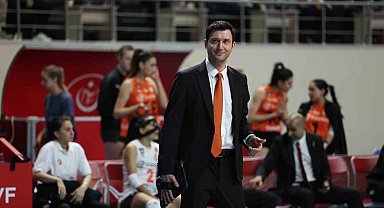 Ferhat Akbaş, 3 yıl daha Eczacıbaşı Dynavit'te