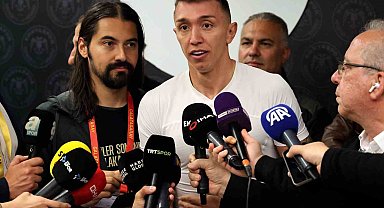 Fernando Muslera: "13 senede, 17 kupam var"