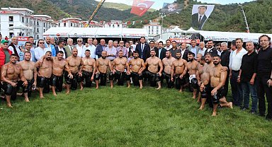 Fethiye'de yağlı güreşlerin kazananı Gürbüz oldu