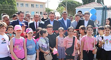 FIFA standartlarındaki futbol sahası törenle açıldı