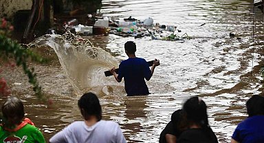 Filipinler'i Aghon Tayfunu vurdu: 3 ölü, 7 yaralı