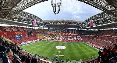 Galatasaray taraftarından derbi için koreografi
