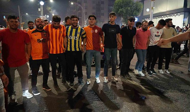 Galatasaray'ın şampiyonluğu Şanlıurfa'da halaylarla kutlandı