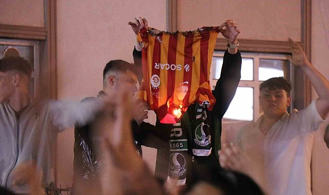 Galatasaraylı taraftarların şampiyonluk sevincine Tatanga engeli