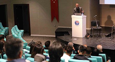 GAÜN'de TMDK Konferansı
