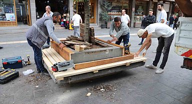 Gazi Caddesi bankları yenilendi