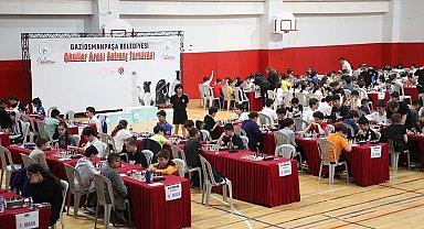 Gaziosmanpaşalı öğrenciler satranç turnuvasında kozlarını paylaştı