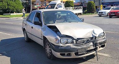 Gazipaşa'da 2 otomobil çarpıştı, sürücü ehliyetsiz ve 17 yaşında çıktı: 4 yaralı