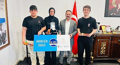 Gediz'de Kaymakam Alkan, başarılı öğrencilerle bir araya geldi
