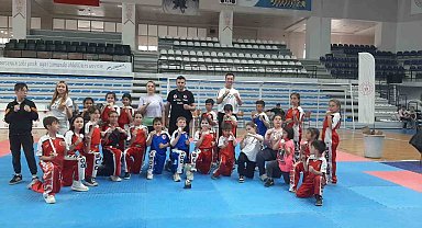 Gedizli kick boksçular Turgutlu'dan 14 madalya ile döndü