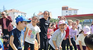 Geleneksel Çocuk Oyunları Yarışmaları şenliğe dönüştü