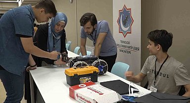 Gençler, bayramlarını robotlarını yarıştırarak kutladı