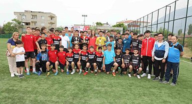 Gençlik Turnuvası'nın şampiyonluk kupasını Başkan Durbay verdi