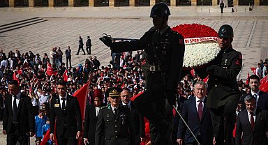 Gençlik ve Spor Bakanı Bak'dan Anıtkabir'e ziyaret