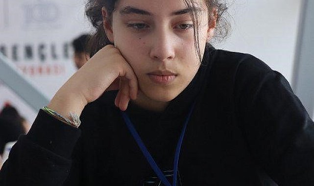 GKV'li Beren Kalyoncu'dan satrançta Türkiye derecesi