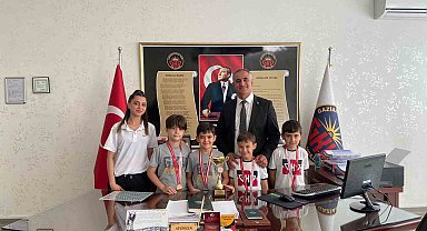 GKV'li minik kulaçlardan yüzme başarısı