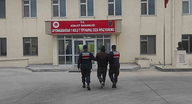 Göçmen kaçakçılığı suçundan aranan şahsı jandarma yakaladı
