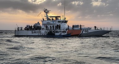 Gökçeada açıklarında batma tehlikesi geçiren 29 kaçak göçmen kurtarıldı