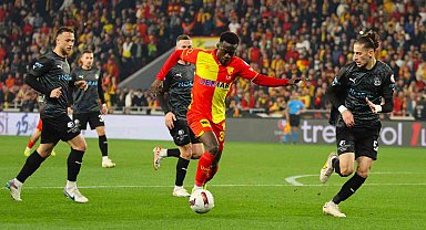 Göztepe, Anthony Dennis'in sözleşmesini uzattı