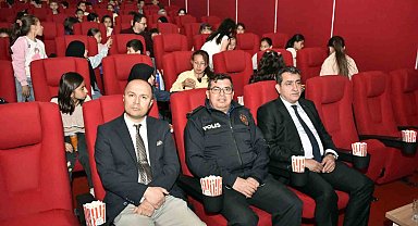 Gümüşhane'de çocuklar sinema keyfiyle bilinçleniyor