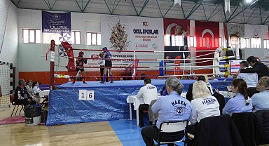 Gümüşhane'de okullar arası Muaythai Türkiye Şampiyonası kıyasıya mücadelelere sahne oluyor
