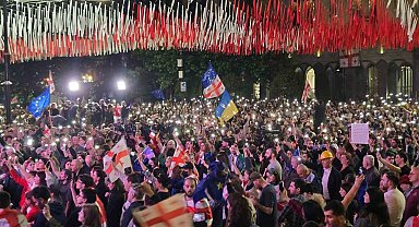 Gürcistan Cumhurbaşkanı Zurabişvili'den "Yabancı etkinin şeffaflığı" yasası için referandum teklifi
