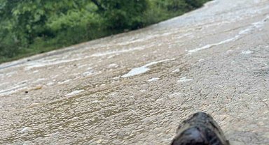 Gürsu ovasına ceviz büyüklüğünde dolu yağdı