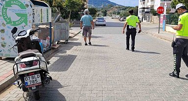 Hafif ticari araç ile motosiklet çarpıştı: 2 yaralı