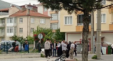 Hafif ticari araç ile motosiklet çarpıştı: 3 yaralı