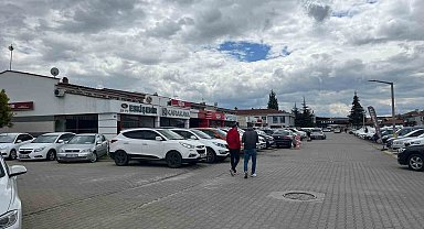 Hafta sonunda Eskişehir'deki oto galericiler boş kaldı