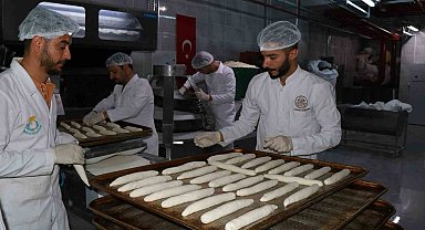 Haliliye Belediyesi ürettiği ekmekleri sofralara ulaştırıyor