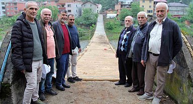 Harşit Çayının ayırdığı köyleri asma ahşap köprü birleştiriyor