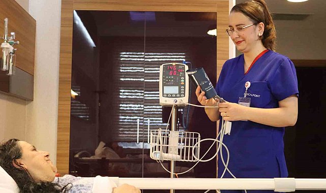 Hastalığını yendi ve çok sevdiği hemşireliği bırakmadı