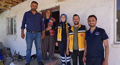 Hastaneyi beklemeyip ambulansta doğan Nehir bebek paramedik ekibiyle buluştu