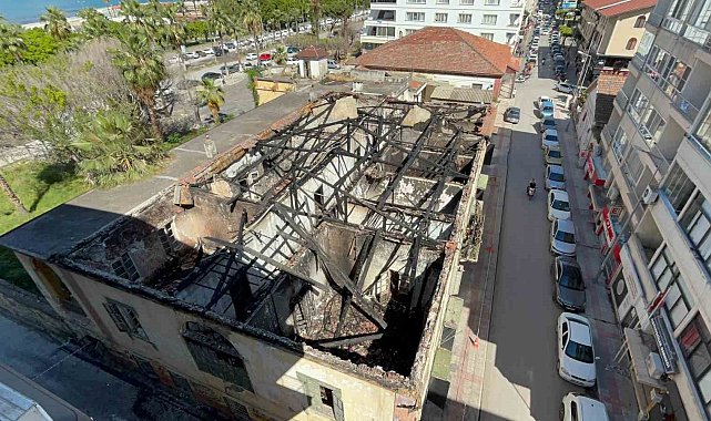 Hatay'da 200 yıllık binadaki yangının sebebi araştırılıyor