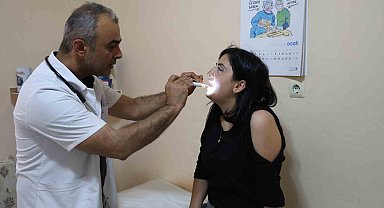 Havaların ısınmasıyla tozun etkisini hissettirdiği enkaz kentte yaşayan vatandaşlara maske uyarısı