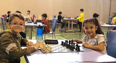 Hayatını kaybeden satranç sporcusu için oradaydılar