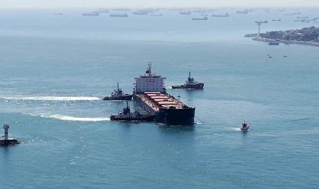 Haydarpaşa'da karaya oturan gemi kurtarıldı