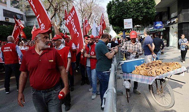 Herkes alanlarda onlar ekmek parası peşinde