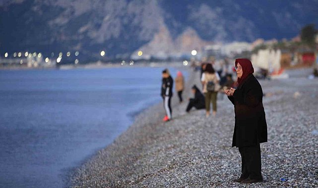 Hıdırellez'de Konyaaltı sahiline akın ettiler