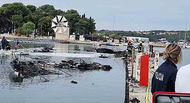 Hırvatistan'da marinadaki 22 tekne alev alev yandı