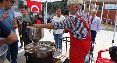 Hisarcık'ta hastane personelinden lokma ikramı