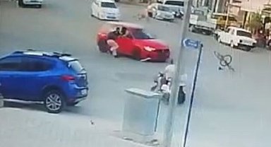 Husumetlisinden kaçtığı iddia edilen sürücü, otomobiliyle bisikletliye çarptı: 1 ölü