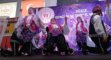 Huzurevi sakinlerinin konseri ayakta alkışlandı