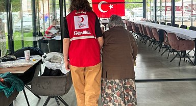 Huzurevindeki anneler unutulmadı
