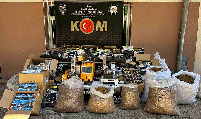 İki adrese yapılan operasyonda bol miktarda kaçak sigara ve tütün ele geçirildi