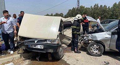 İki otomobil çarpıştı 7 kişi yaralandı